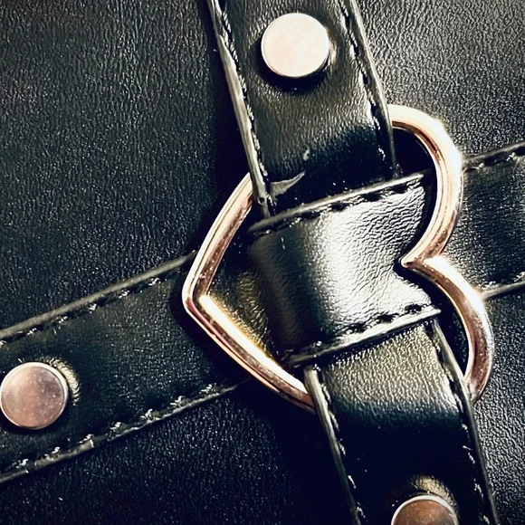 Betsey Johnson Black Heart Bag Charm w Black & Silver Unbranded Rock Crossbody - Picture 13 of 15